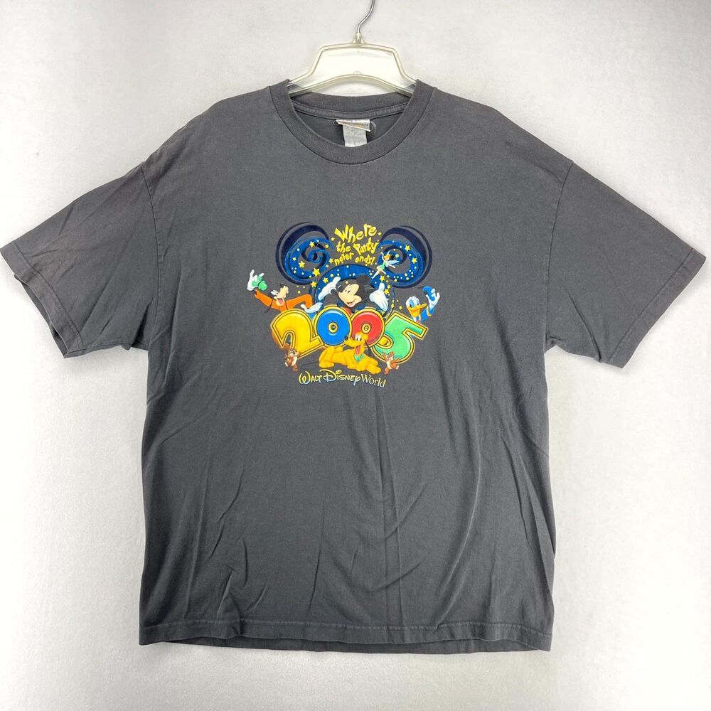 Walt Disney World Parks Vintage 2005 Gray Graphic Tshirt Mens‎ Size XL